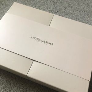 Laura Mercier perfecting influencer box